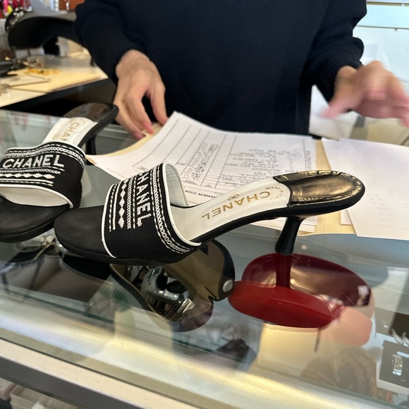 Vintage Chanel Cloth Sandals Size 39 - Picture 3 of 3